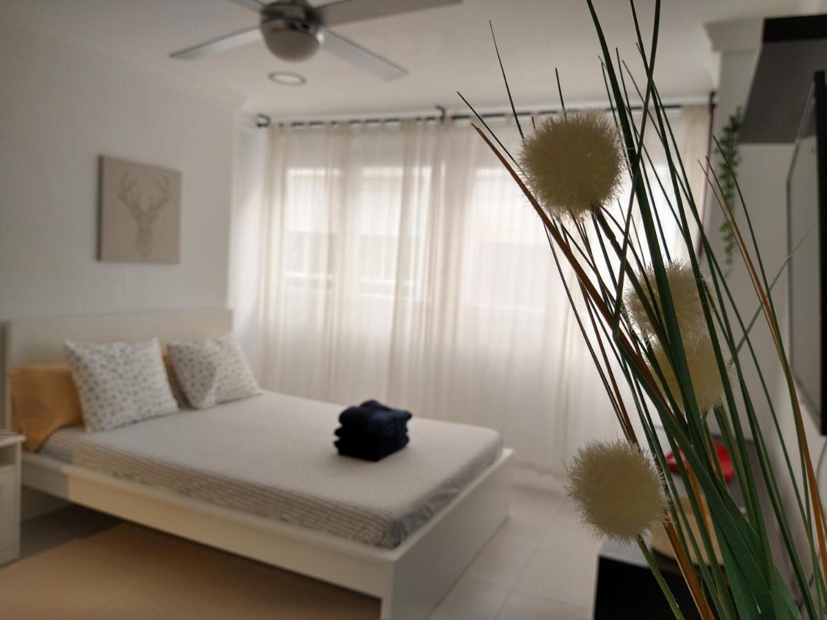Luminoso Y Moderno Estudio Plaza Andalucia ตอร์เรโมลิโนส ภายนอก รูปภาพ